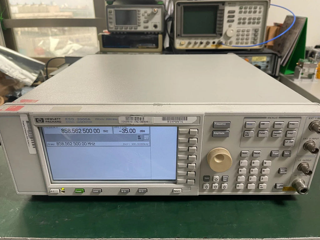 HP Agilent E4420A ESG-2000A Analog RF Signal Generator 250 kHz–2 GHz - ZYYKZ Test Equipment