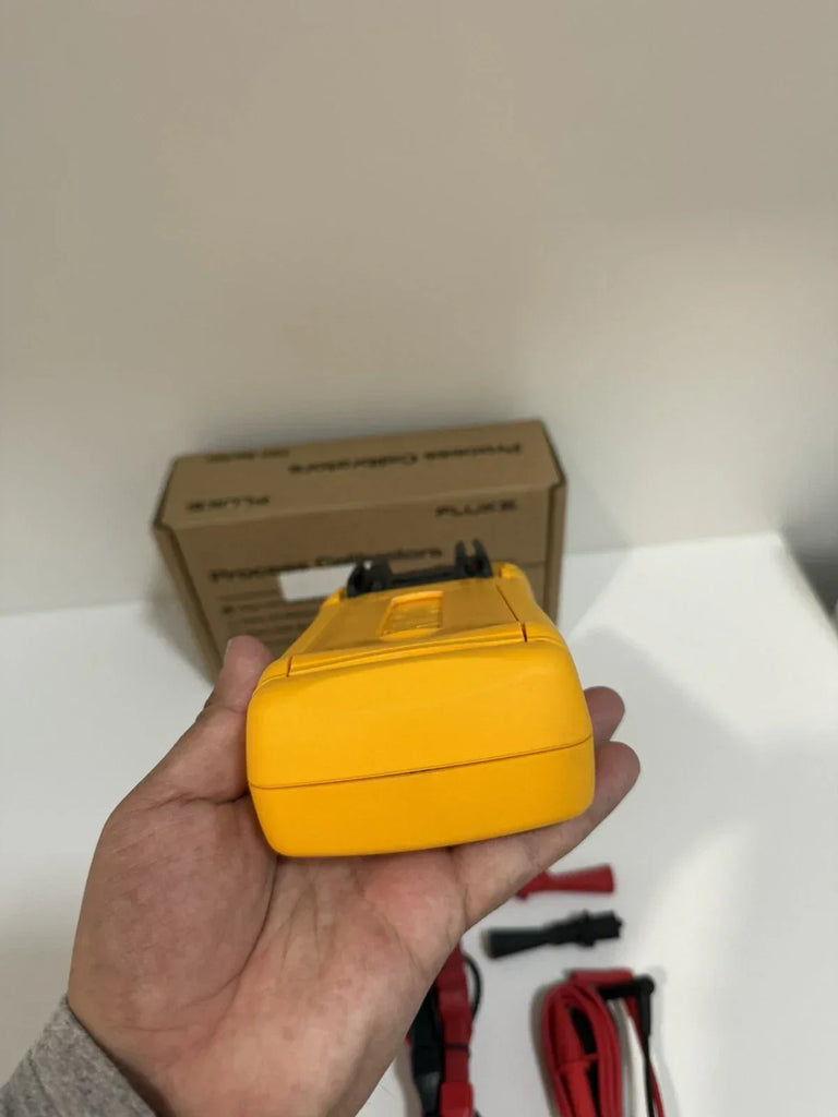 FLUKE 724 Precision Temperature Calibrator Meter for Accurate Calibration - ZYYKZ Test Equipment
