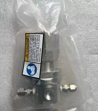 Load image into Gallery viewer, AK1015S 4PL 4T 4T Pressure Regulating Valve for Industrial Applications - ZYYKZ Test Equipment