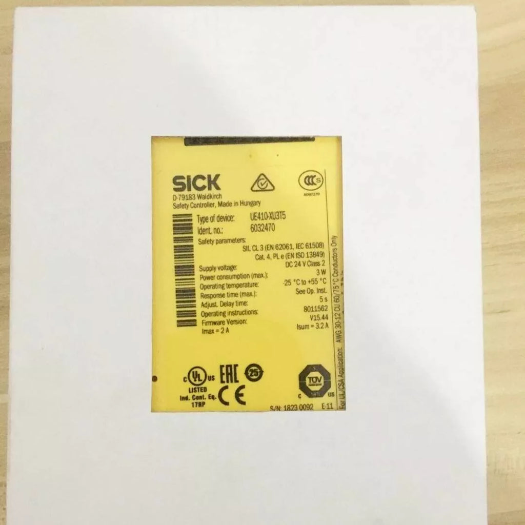 UE410-XU3T5 Safety Relay - 1 PC New