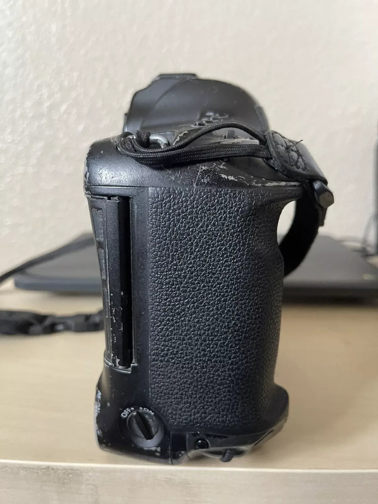 Canon EOS-1D X 18.1MP Professional Digital SLR Camera Body Only - Black - ZYYKZ Test Equipment