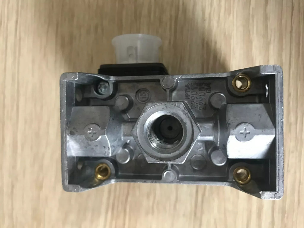 Dungs GW50A6 Pressure Switch – Adjustable Gas Pressure Control - ZYYKZ Test Equipment