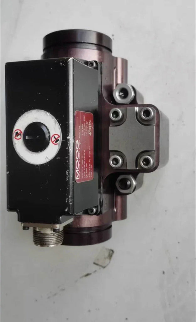 Moog 072-1202-10 S15F0FA4VBLN High-Pressure Sensor 3000 PSI - ZYYKZ Test Equipment