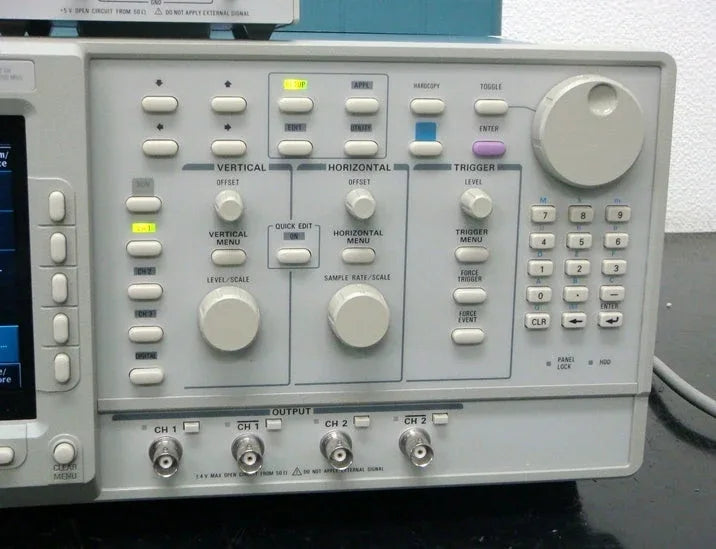 Tektronix 200MHz 16-Bit 2-Channel Arbitrary Waveform Generator - ZYYKZ Test Equipment