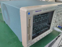 Load image into Gallery viewer, Tektronix TDS520C 2-Channel Digital Oscilloscope 500MHz 1GSa/s - ZYYKZ Test Equipment