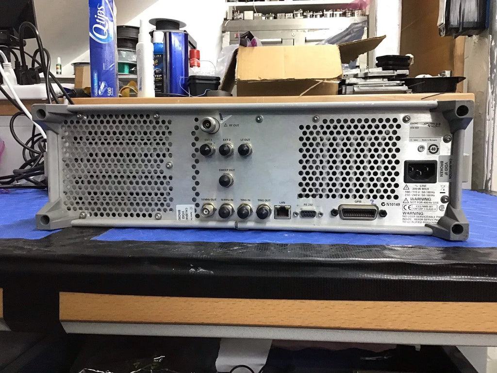 Agilent HP E4428C ESG Analog Signal Generator DC-6 GHz, Low Noise, Calibrated - ZYYKZ Test Equipment