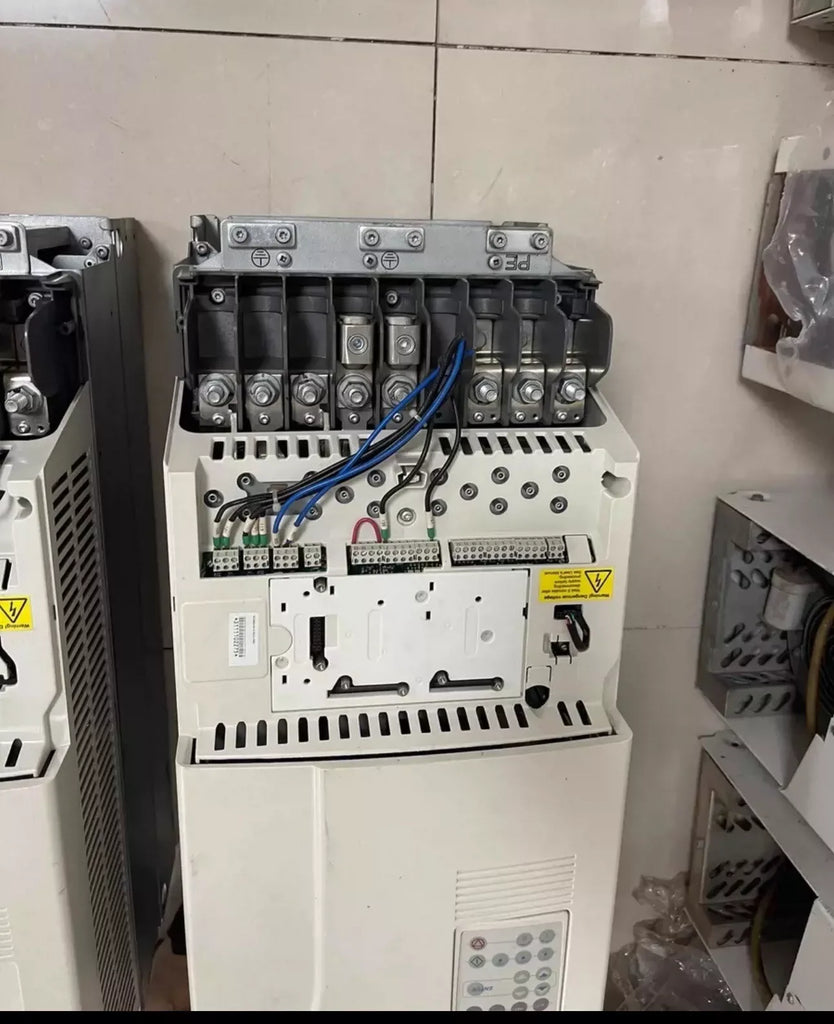 ABB ACS800-01-0135-3+P901 Industrial AC Drive with Advanced Control Features - ZYYKZ Test Equipment