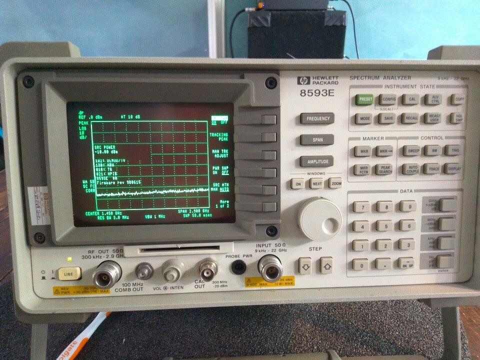 HP 8593E Spectrum Noise Figure Analyzer with 26.5 GHz Calibrated Tracking Generator - ZYYKZ Test Equipment