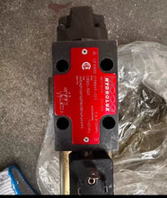 Load image into Gallery viewer, MOOG D820-1001 WE42P06F22PBOBNONXX99 High-Performance Industrial Hydraulic Valve - ZYYKZ Test Equipment