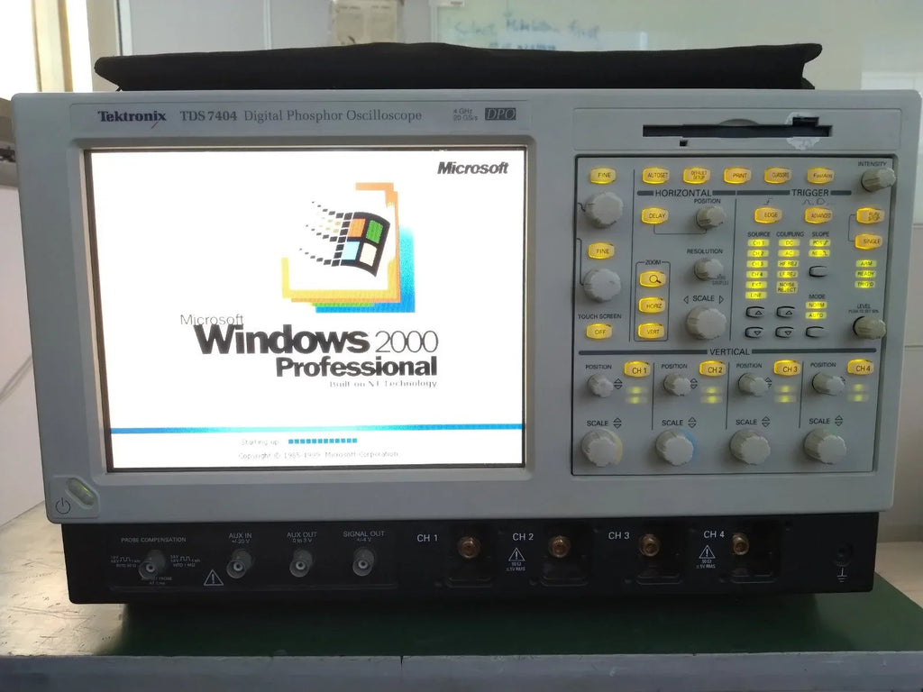 Tektronix TDS7404 Digital Phosphor Oscilloscope - 4 Channels, 4GHz Bandwidth, 20 GS/s Sample Rate - ZYYKZ Test Equipment