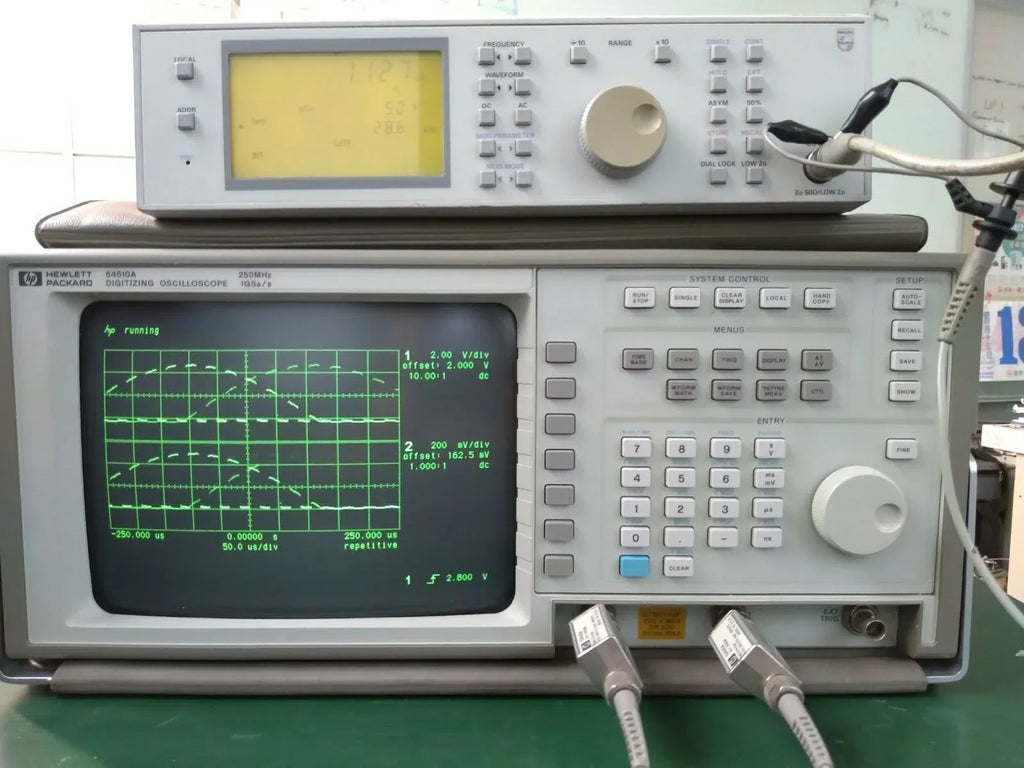 HP 54510A Digitizing Oscilloscope 250MHz 1GSa/s with 2x HP 10441A Probes - ZYYKZ Test Equipment