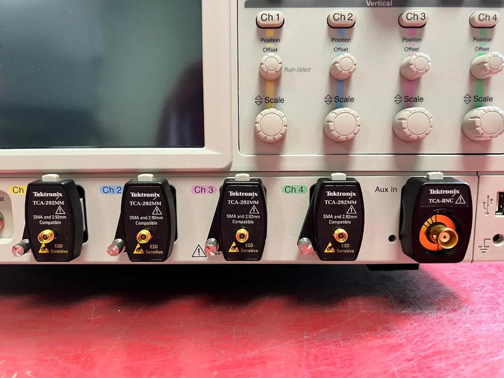 Tektronix DPO72004B 20 GHz Digital Phosphor Oscilloscope with 50 GS/s Sampling Rate - ZYYKZ Test Equipment