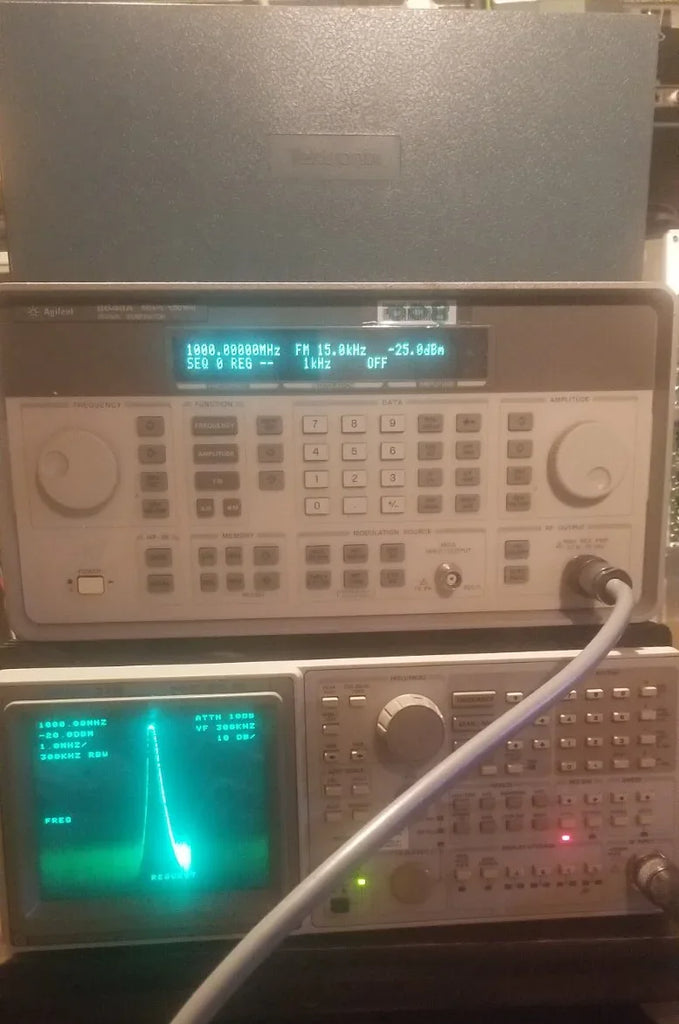 Tektronix 2712 Portable Spectrum Analyzer 100 kHz to 1.8 GHz - ZYYKZ Test Equipment