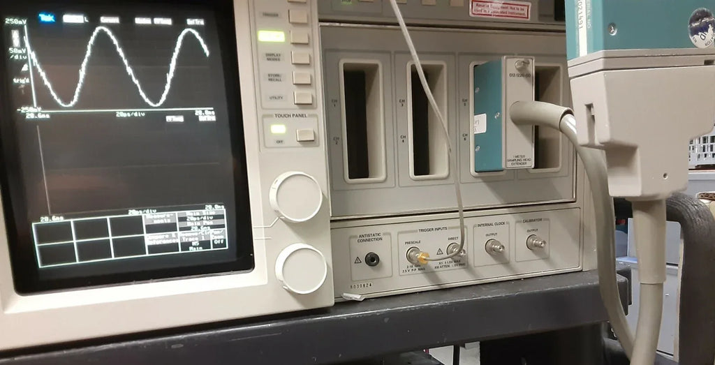 Tektronix 012-1220-00 Plug-In Extender for SD-24/26/32 Sampling Heads - ZYYKZ Test Equipment