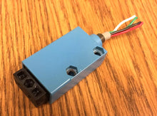 Load image into Gallery viewer, Honeywell FE7C-FRC6-M Fiber Optic Photoelectric Micro Switch Sensor - ZYYKZ Test Equipment