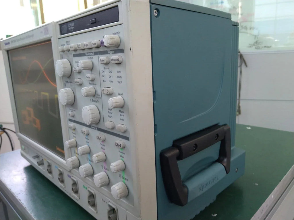 Tektronix DPO7104 1 GHz Digital Phosphor Oscilloscope - ZYYKZ Test Equipment