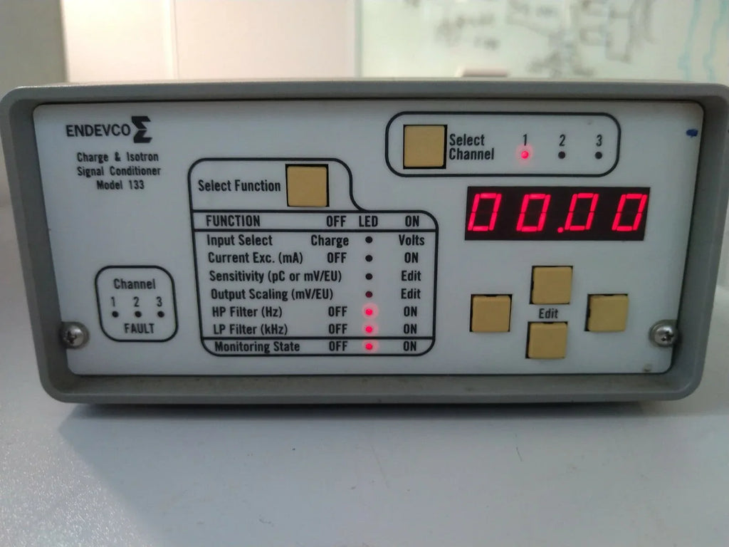Endevco 133 Charge & Isotron Signal Conditioner - Precision Measurement - ZYYKZ Test Equipment