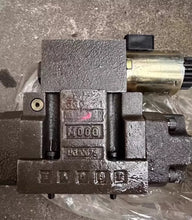 Load image into Gallery viewer, MOOG D820-1001 WE42P06F22PBOBNONXX99 High-Performance Industrial Hydraulic Valve - ZYYKZ Test Equipment