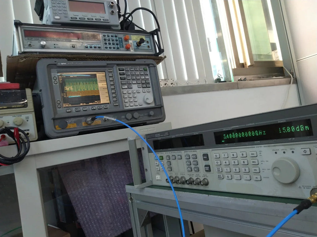 HP Agilent 83731B 1GHz-20GHz Synthesized Signal Generator with Options 1E1, 1E5, 1E8 - ZYYKZ Test Equipment