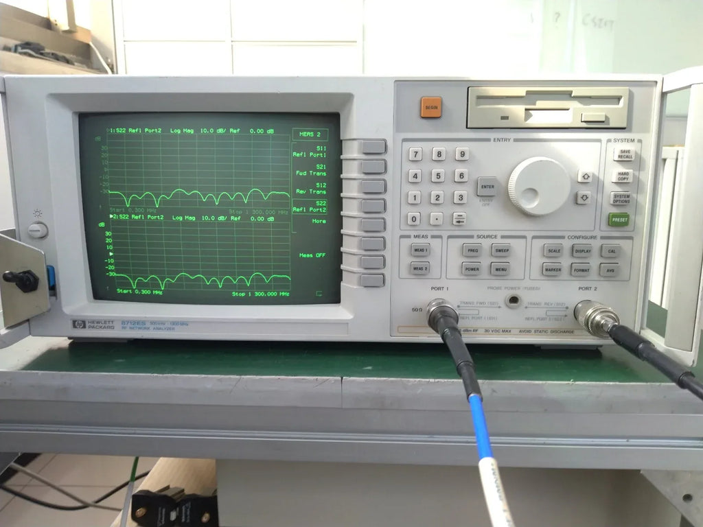 Agilent 8712ES RF Network Analyzer 300 kHz - 1.3 GHz with Ethernet LAN - ZYYKZ Test Equipment