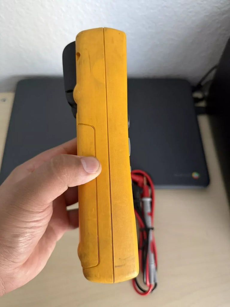 Fluke 724 Documenting Process Calibrator with Test Leads - ZYYKZ Test Equipment