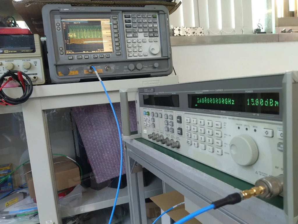 HP Agilent 83731B 1GHz-20GHz Synthesized Signal Generator with Options 1E1, 1E5, 1E8 - ZYYKZ Test Equipment