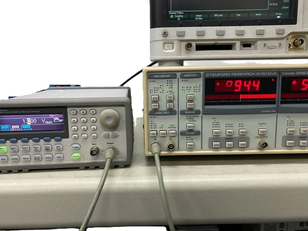 Stanford Research SR830 DSP Lock-In Amplifier with Dual Phase Detection - ZYYKZ Test Equipment