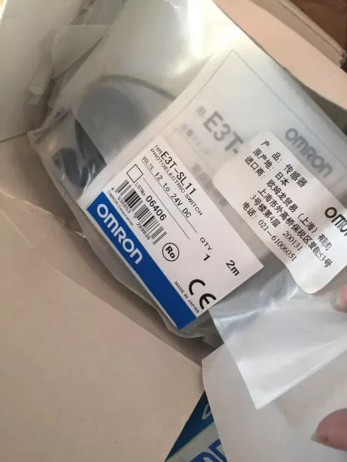 OMRON E3T-SL11 Photoelectric Sensor Switch - Compact, Reliable Detection - ZYYKZ Test Equipment