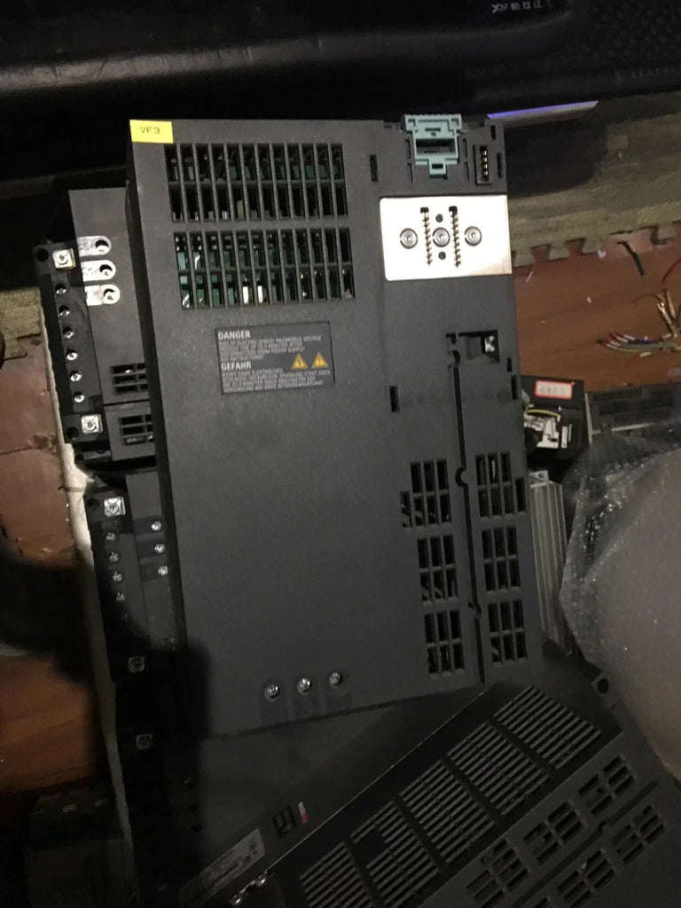 Siemens PM240 6SL3224-0BE25-5UA0 5.5kW / 7.5kW Inverter Drive - ZYYKZ Test Equipment