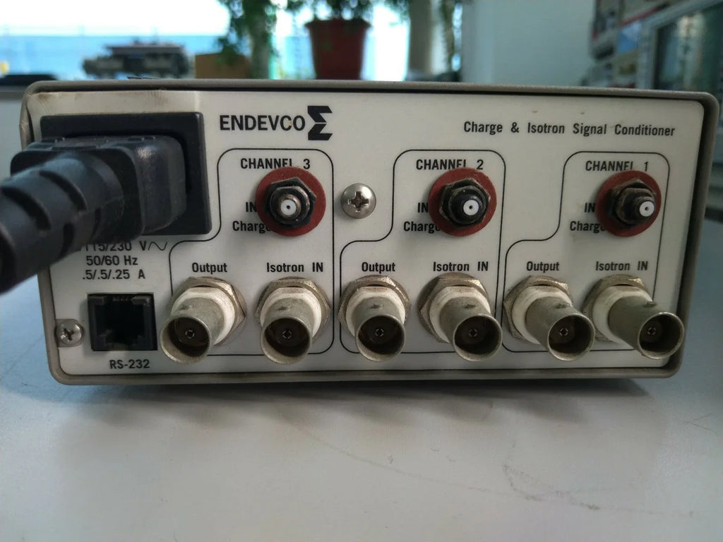Endevco 133 Charge & Isotron Signal Conditioner - Precision Measurement - ZYYKZ Test Equipment