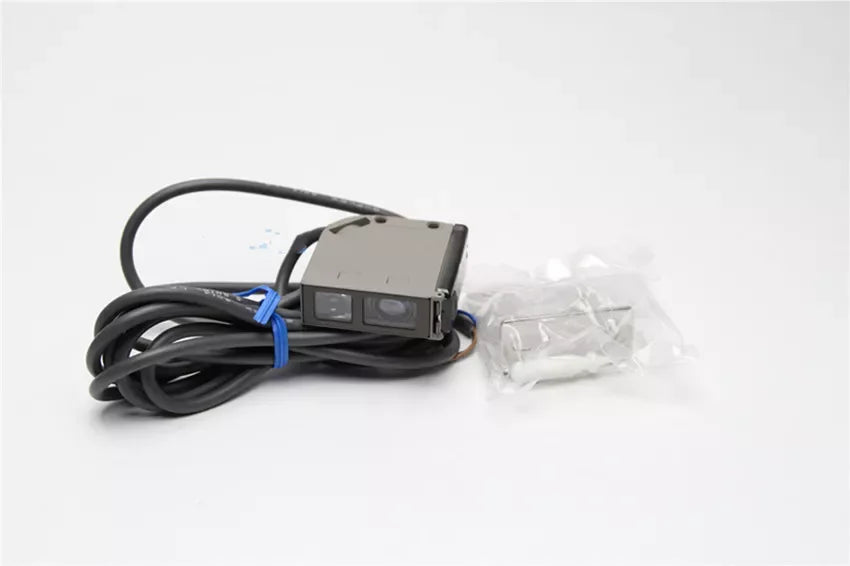 Omron E3S-CL2 Photoelectric Sensor Switch - Compact, Reliable Detection - ZYYKZ Test Equipment
