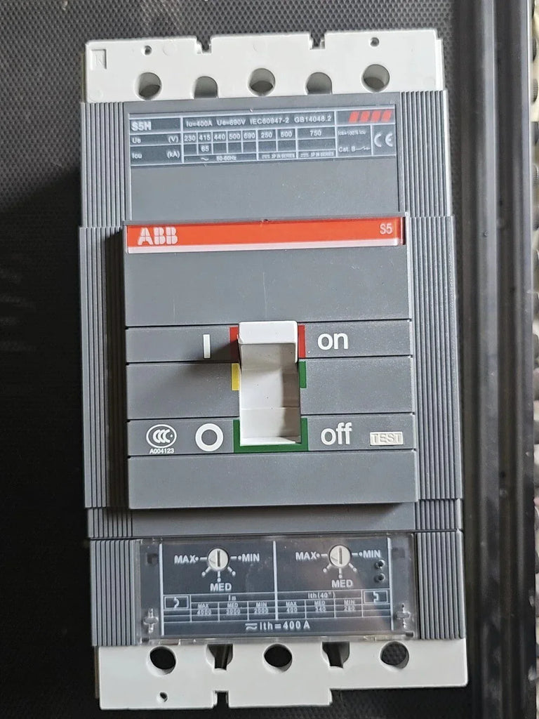 ABB Sace S5 Molded Case Circuit Breaker - Reliable Electrical Protection - ZYYKZ Test Equipment